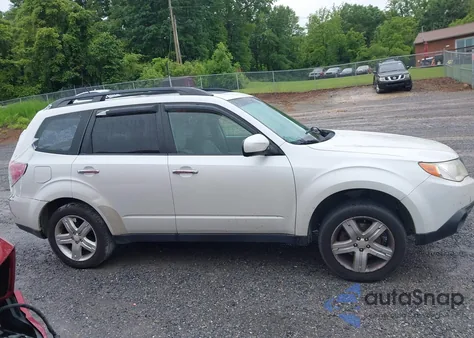 2010 Subaru Forester 2.5X Premium z USA, uszkodzony, nr VIN JF2SH6CC1AH788110